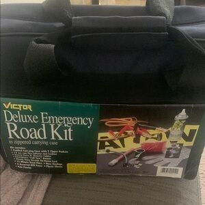 Victor Deluxe Roadside Assistance Kit